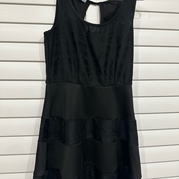 Party dress - Picture 2 of 2